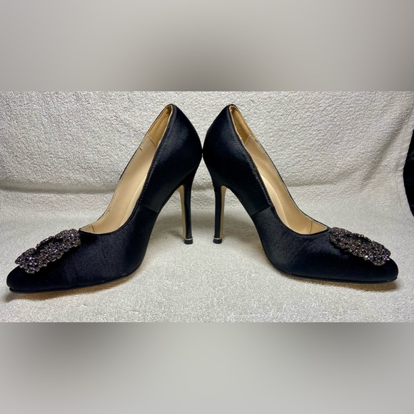 MANOLO BLAHNIK HANGISI 105 CRYSTAL BUCKLE CLASSIC BLACK SATIN PUMP SZ EU 36 - Picture 8 of 11